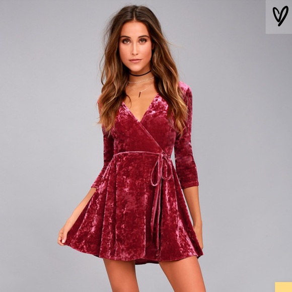 Lulus Dresses & Skirts - Lulu’s 🌹Velvet Wrap Dress Large